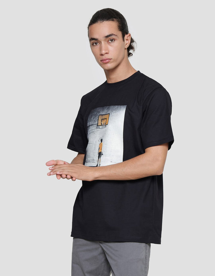 Nevada Photo Print Need More Shots Kaos Lengan Pendek Pria