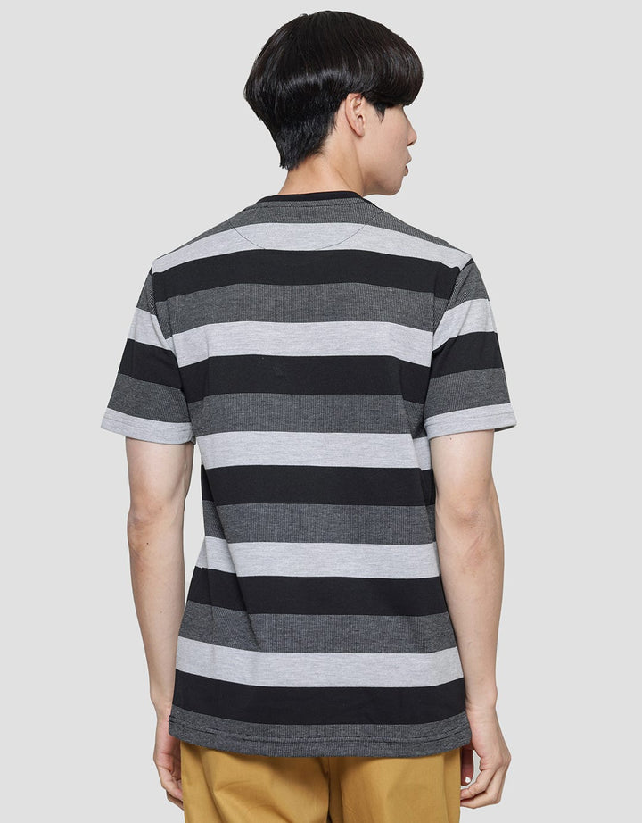 Cole Repeat Stripe Kaos Casual Pria