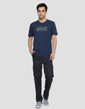 Cole Adventure Print Kaos Lengan Pendek Pria