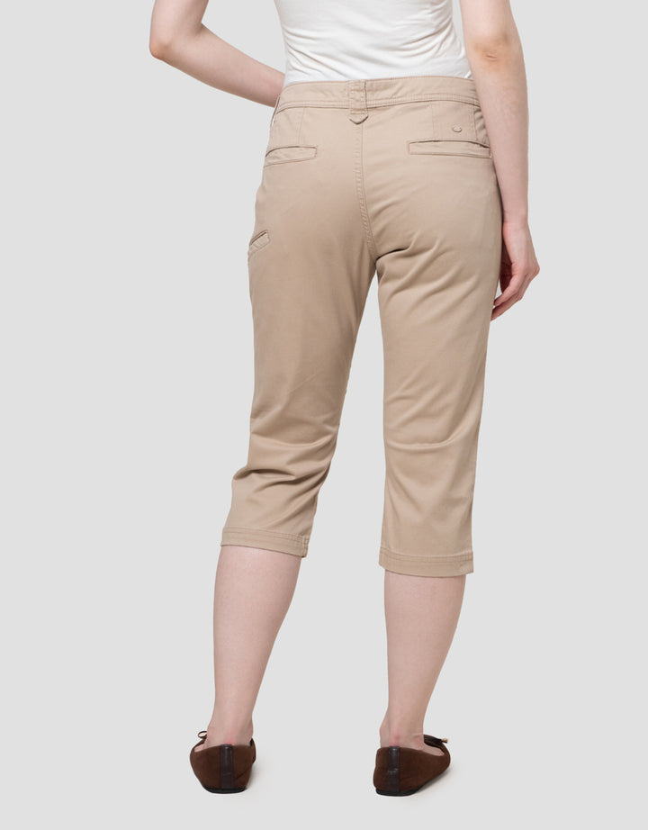 Cardinal Girl Bermuda Celana Chinos Wanita