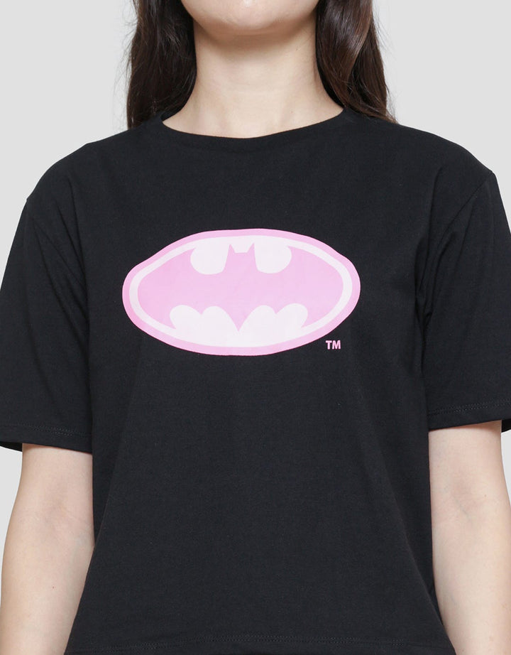 Nevada Basic Boxy Print Batman Logo Kaos Lengan Pendek Wanita