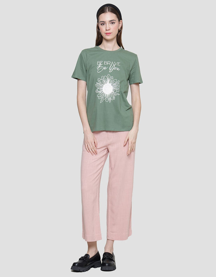 Details Print Be Brave Be You Kaos Lengan Pendek Regular Wanita