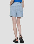 Details Front Button Celana Pendek Denim Wanita