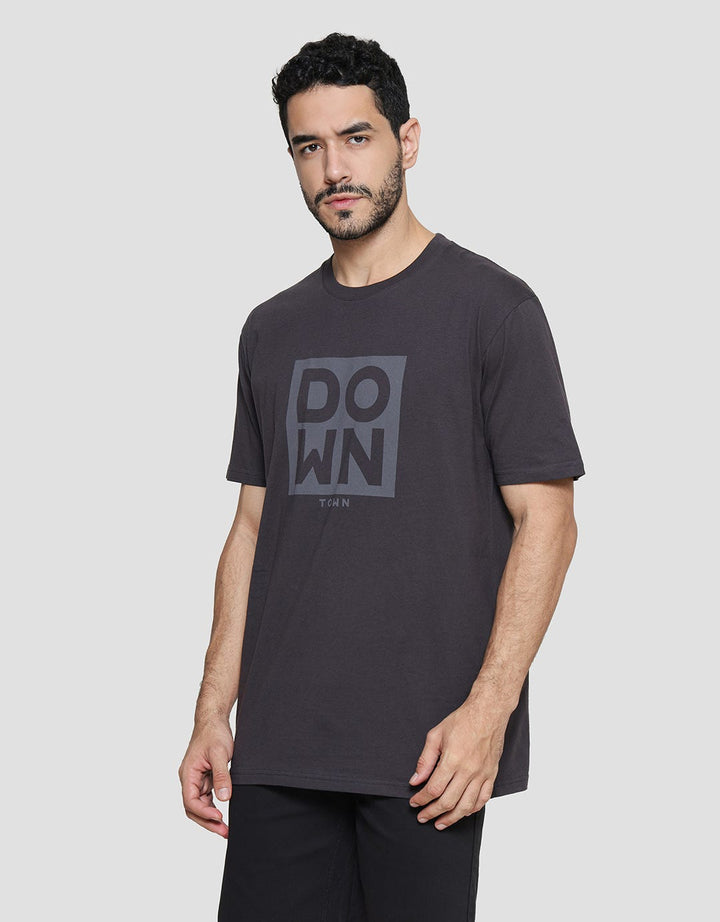 Cole Downtown Wordprint Kaos Casual Pria