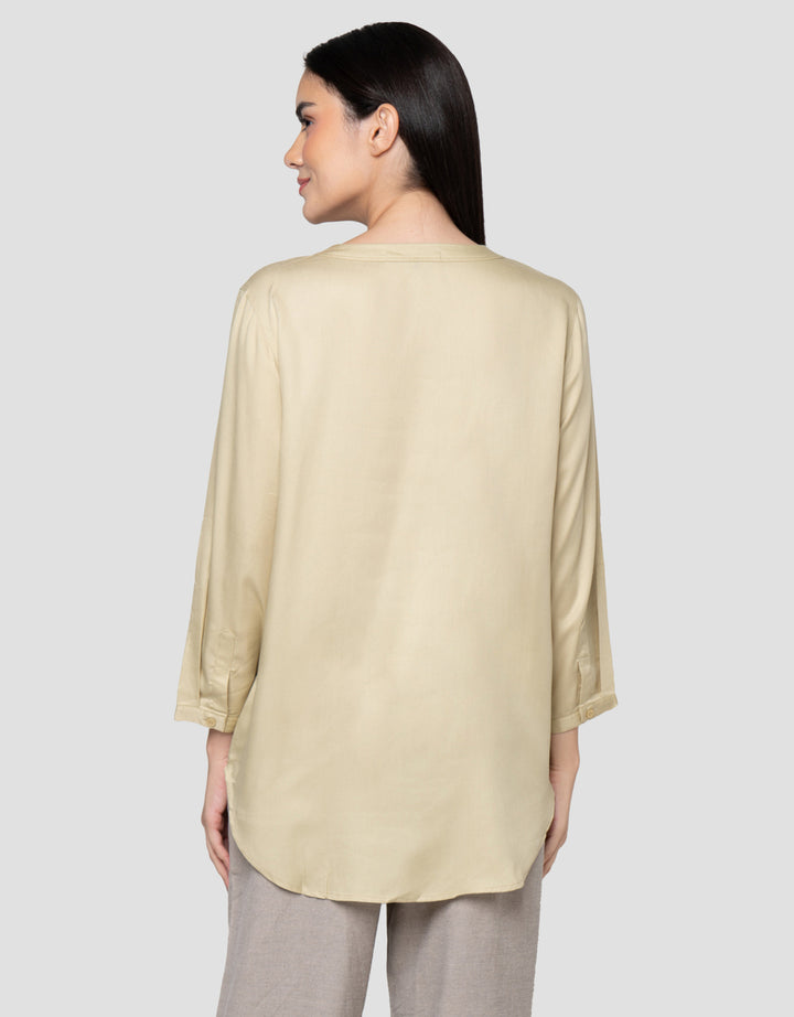 Cardinal Femme Full Button Round Neck Kemeja Wanita