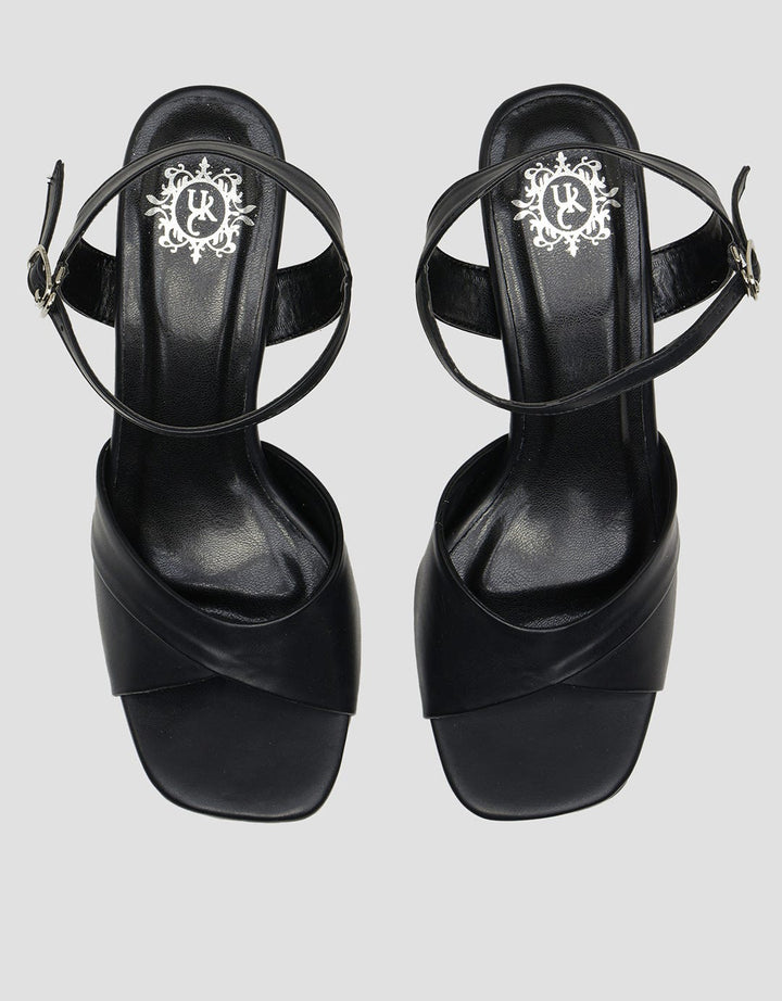 Yongki Komaladi Sandal Heals Wanita