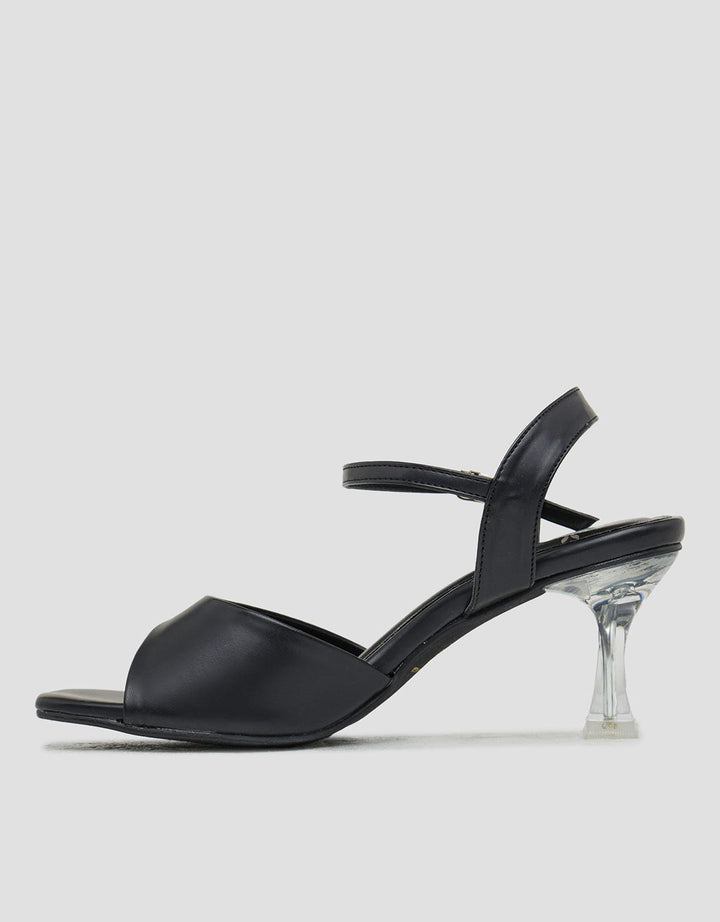 Yongki Komaladi Sandal Heals Wanita