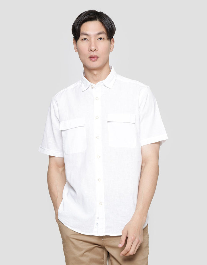 Lois Plain Look Double Pocket Kemeja Pria