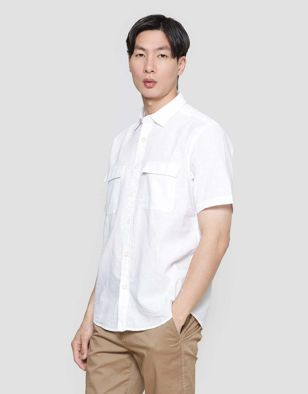 Lois Plain Look Double Pocket Kemeja Pria
