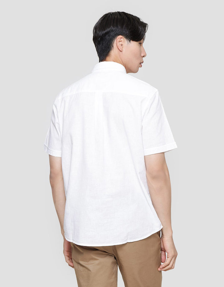 Lois Plain Look Double Pocket Kemeja Pria