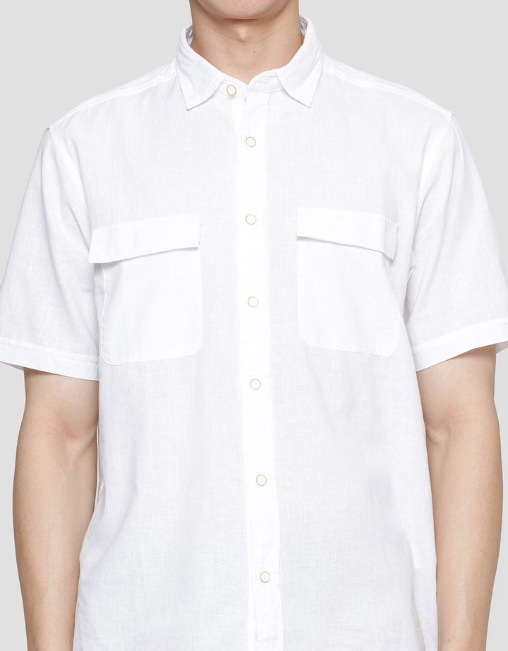 Lois Plain Look Double Pocket Kemeja Pria