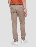 Lois Solid Washed Celana Chinos Pria
