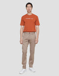 Lois Solid Washed Celana Chinos Pria