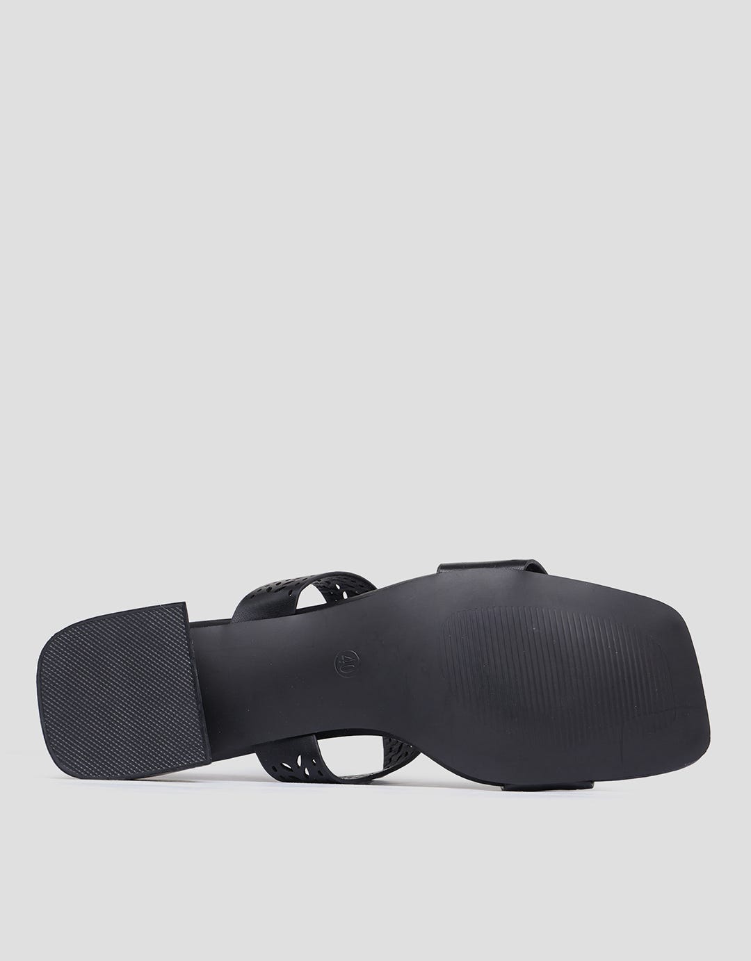 Connexion Rnss53 Lasser cut Slipper Sandal Wanita