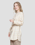 Expand Yeye Blouse Wanita