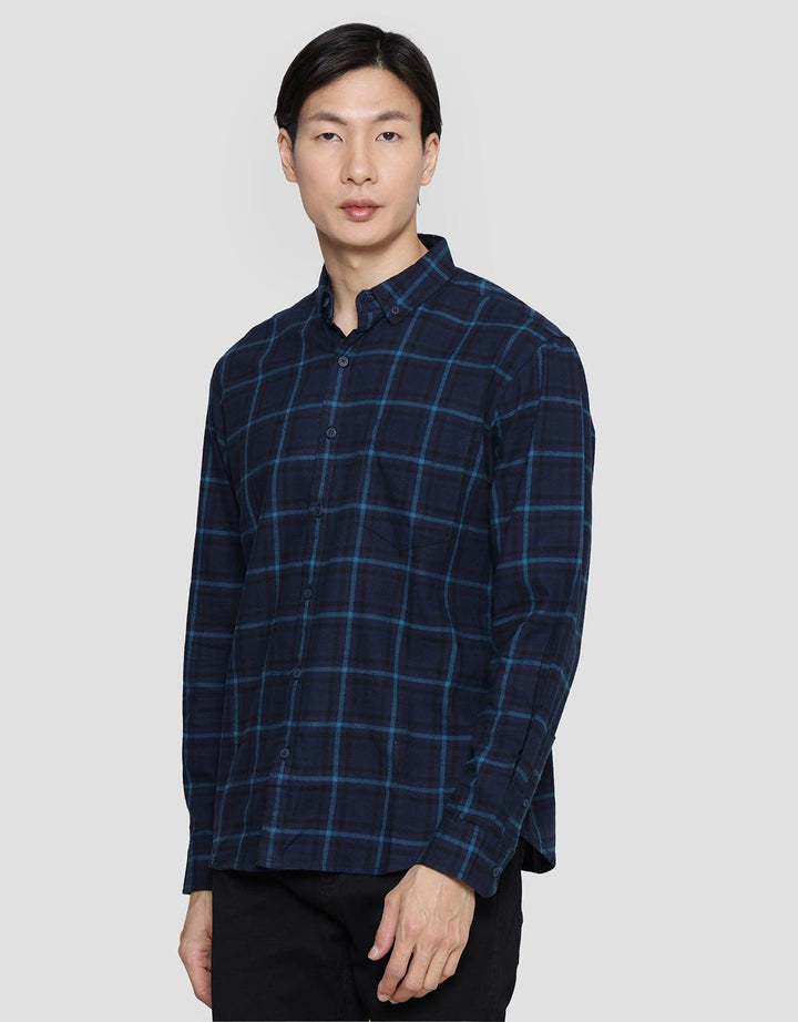 Triple Kemeja Flanel Slim Fit Pria