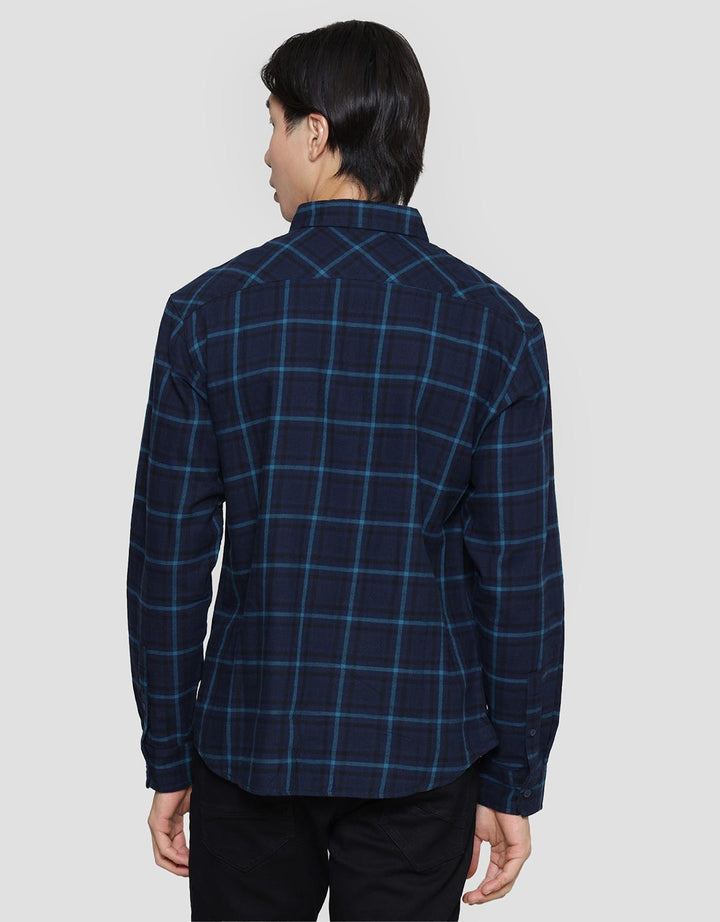 Triple Kemeja Flanel Slim Fit Pria