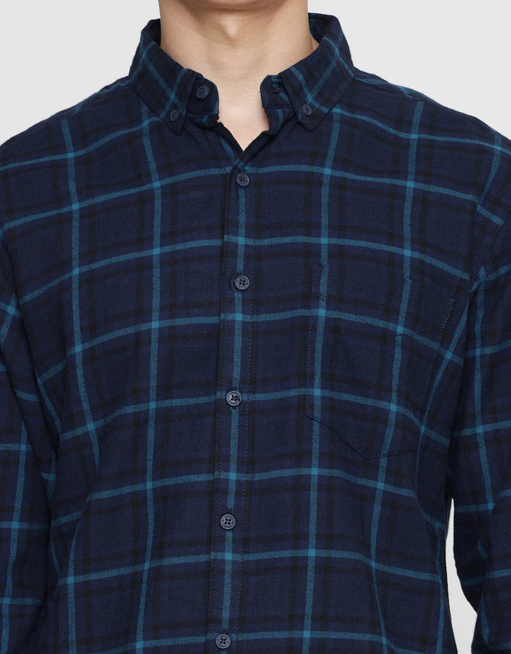 Triple Kemeja Flanel Slim Fit Pria