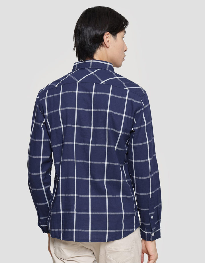 Triple Medium Plaid Motif Kemeja Flanel Slim Fit Pria