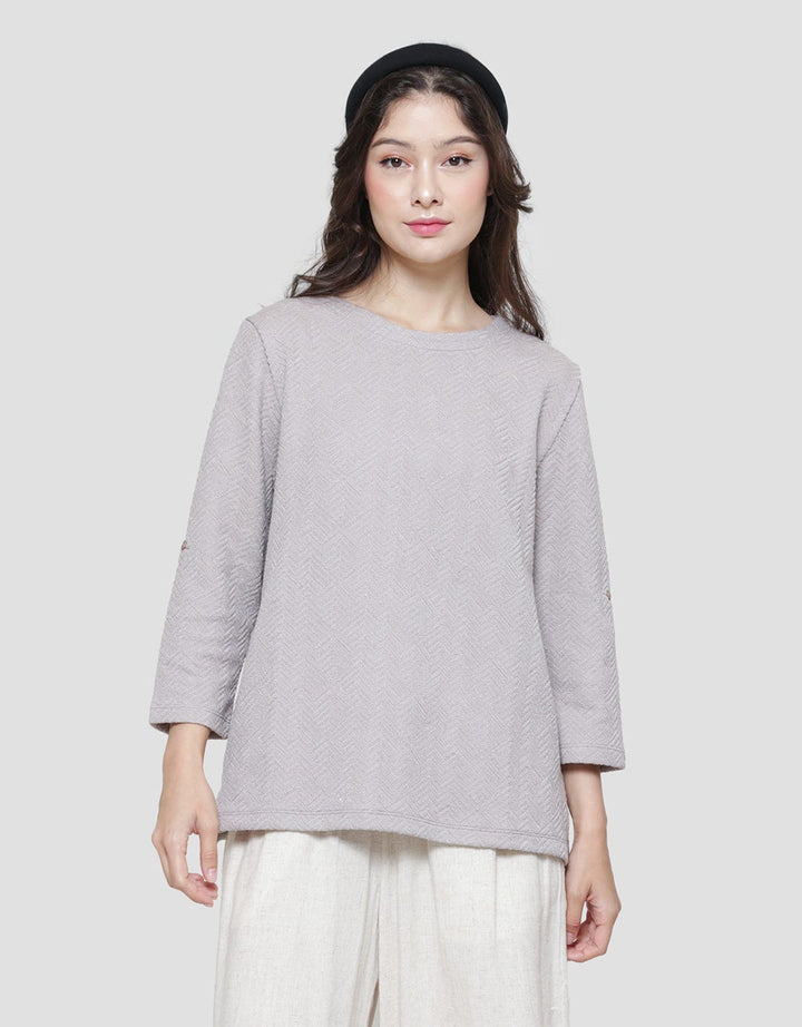 St. Yves Text Knit Kaos Wanita