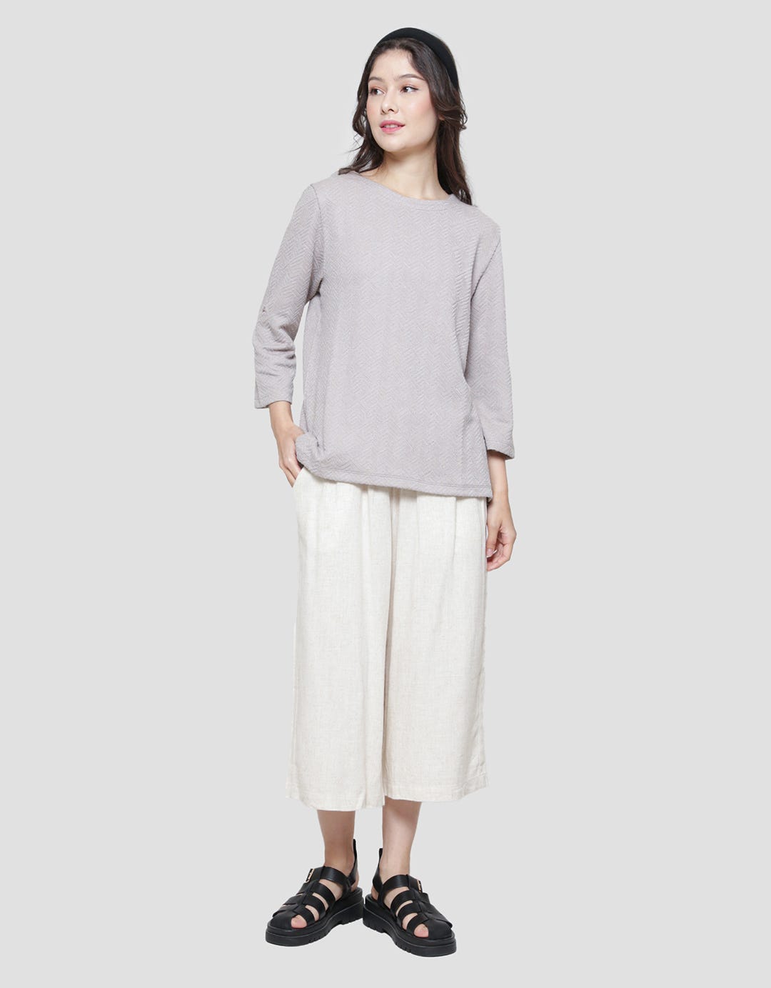 St. Yves Text Knit Kaos Wanita