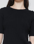 Connexion Flat Knit Kaos Lengan Pendek Wanita