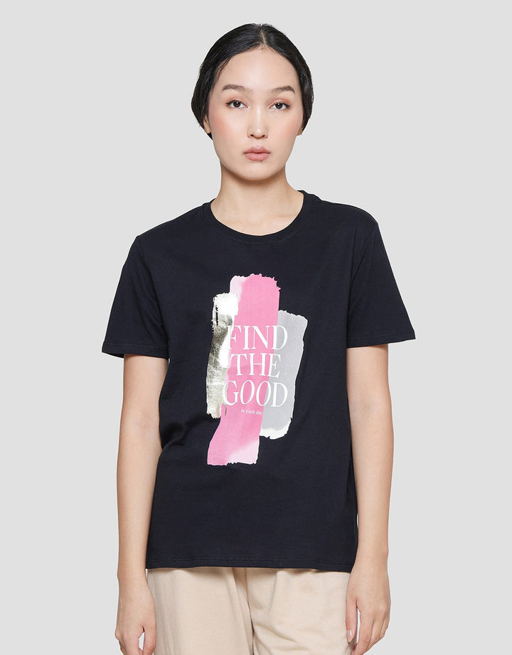 Details Find The Good Foil Kaos Regular Wanita