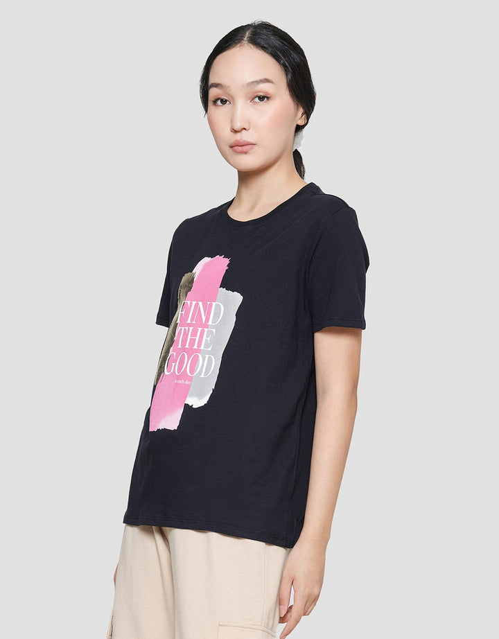 Details Find The Good Foil Kaos Regular Wanita