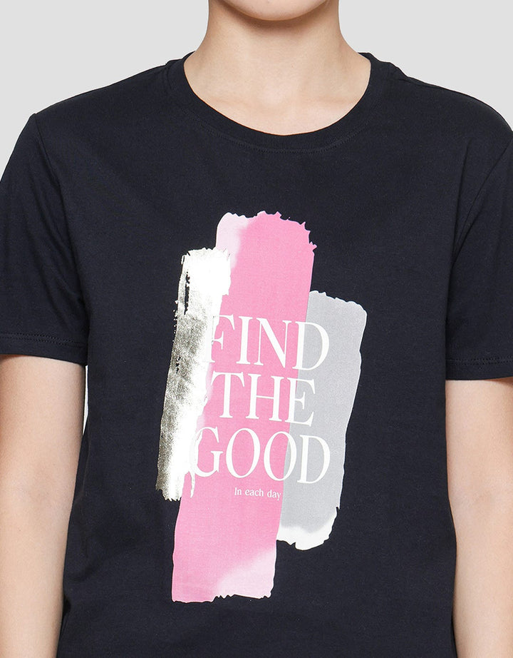 Details Find The Good Foil Kaos Regular Wanita