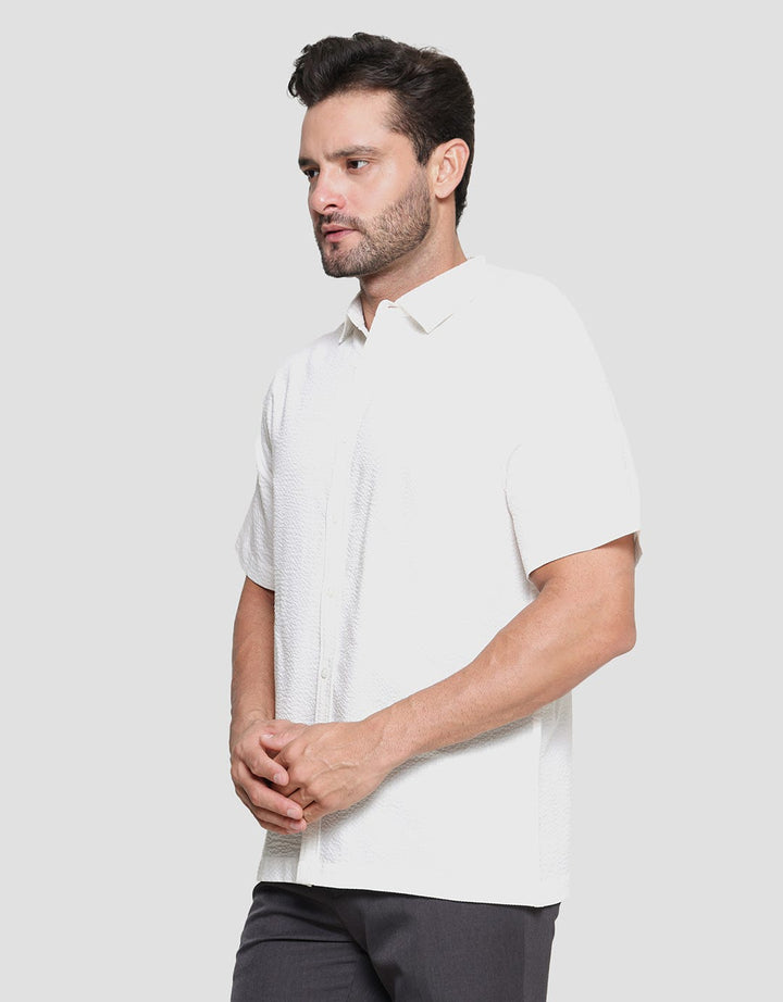 Details Solid Seersucker Robby Fit London Kemeja Lengan Pendek Pria