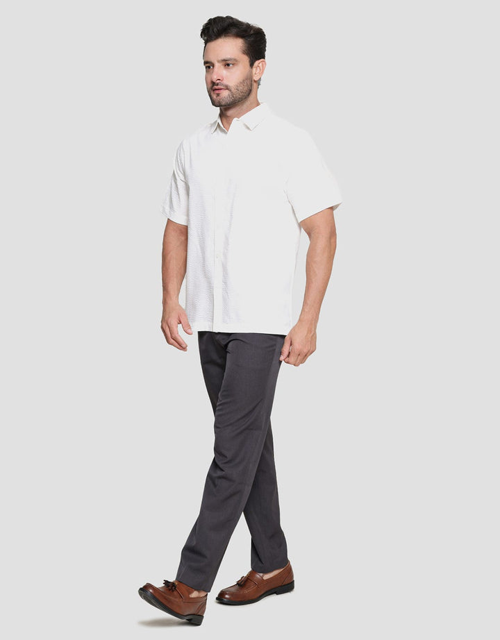 Details Solid Seersucker Robby Fit London Kemeja Lengan Pendek Pria