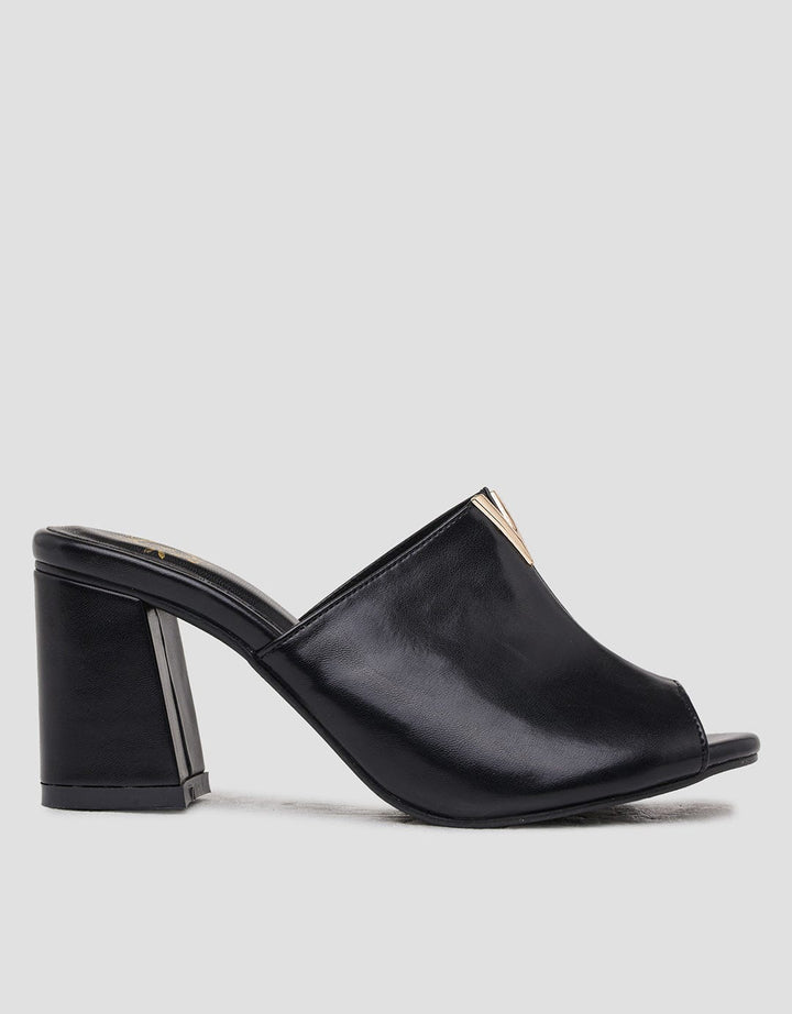 Yongki Komaladi V Design Sandal Heels Wanita