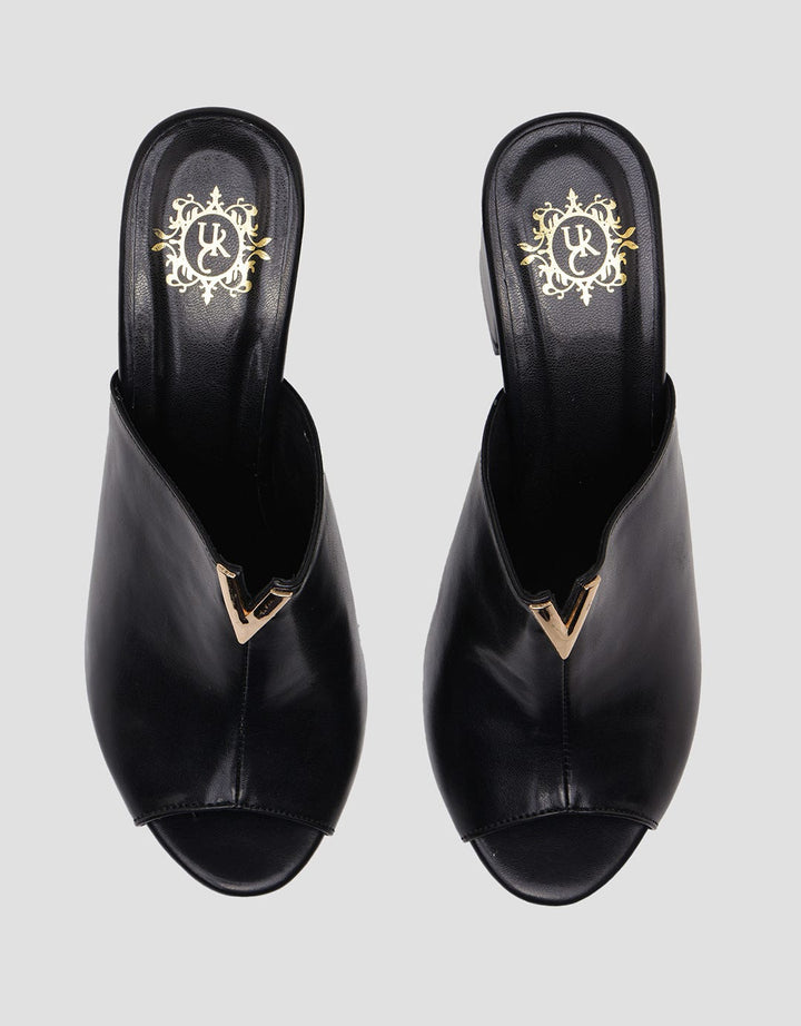Yongki Komaladi V Design Sandal Heels Wanita