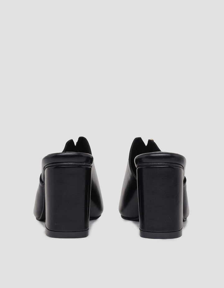 Yongki Komaladi V Design Sandal Heels Wanita
