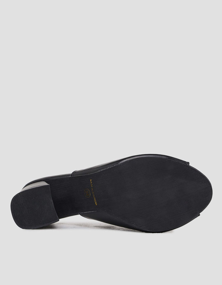 Yongki Komaladi V Design Sandal Heels Wanita