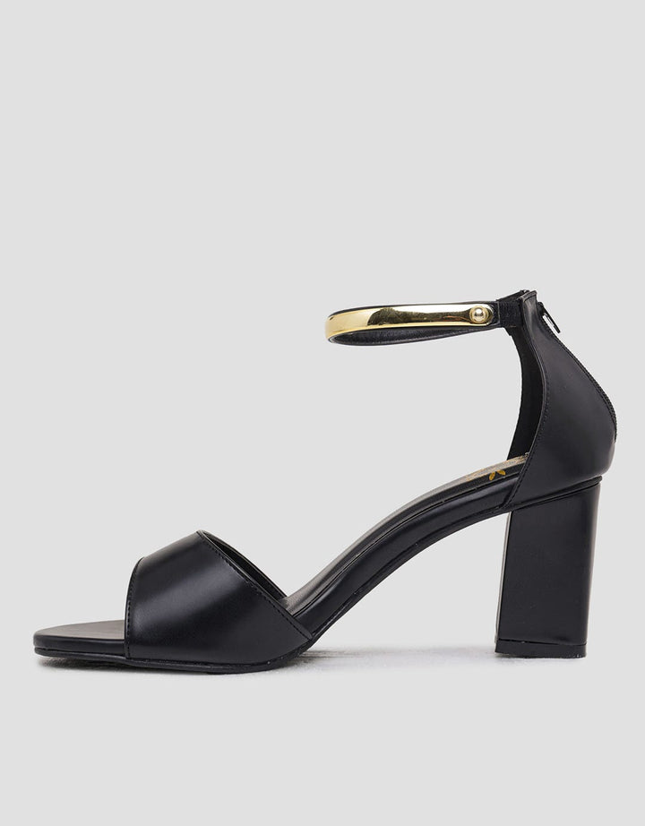 Yongki Komaladi Zipper Back Sandal Heals Wanita