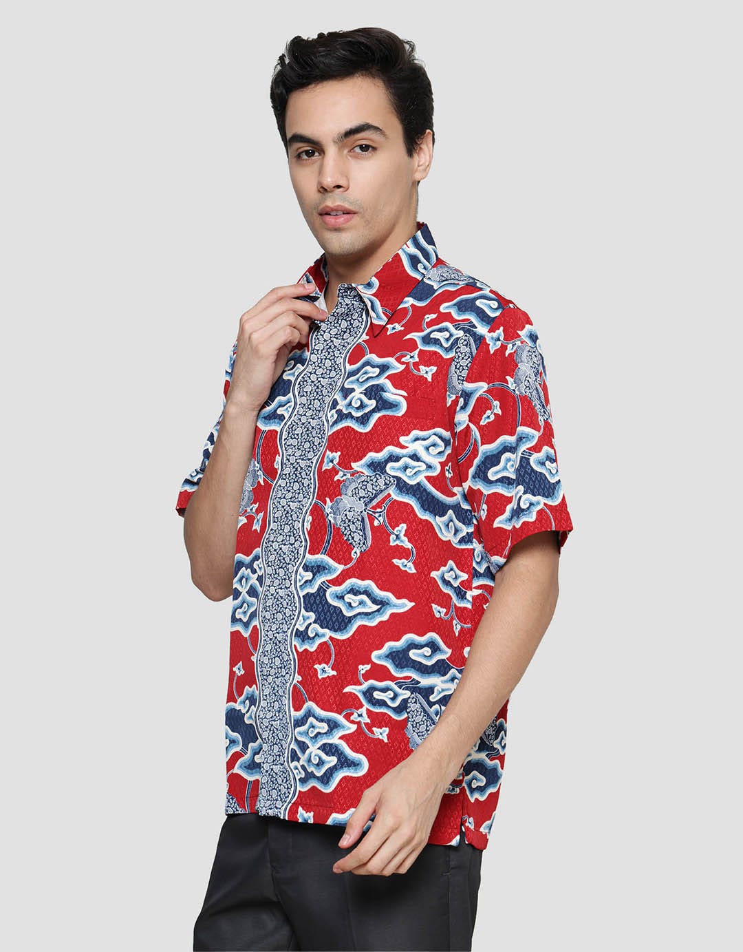 Arjuna Weda Hem Regular Fit Batik Mega Mendung Kupu Kemeja Batik Pria