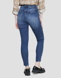 Details Ripped Finish Celana Denim Wanita