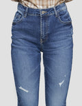 Details Ripped Finish Celana Denim Wanita
