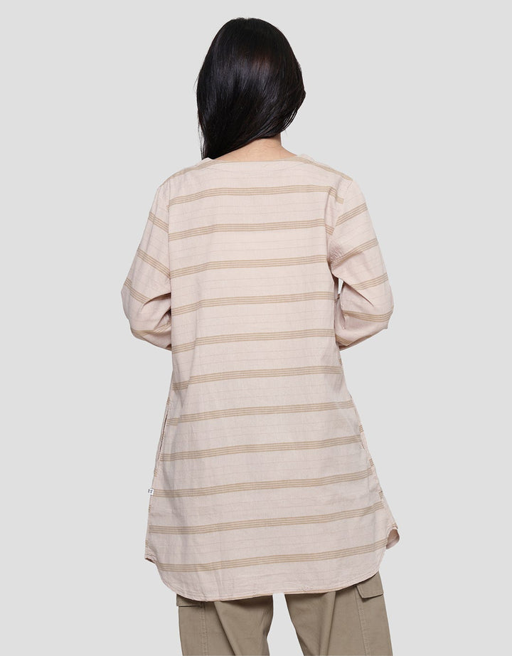 Expand Yola Women's Blouse