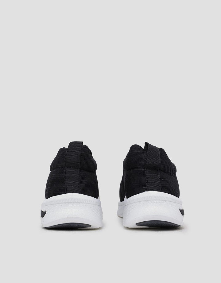 Yongki Komaladi Slip On Sepatu Sport Pria