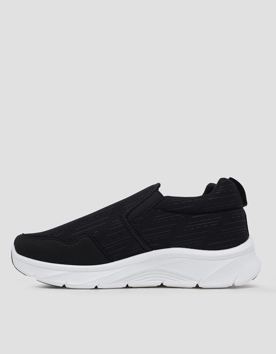 Yongki Komaladi Slip On Sepatu Sport Pria