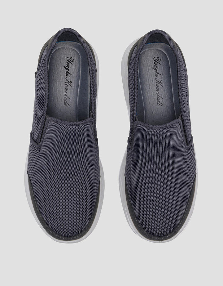 Yongki Komaladi Slip On Sneakers Pria