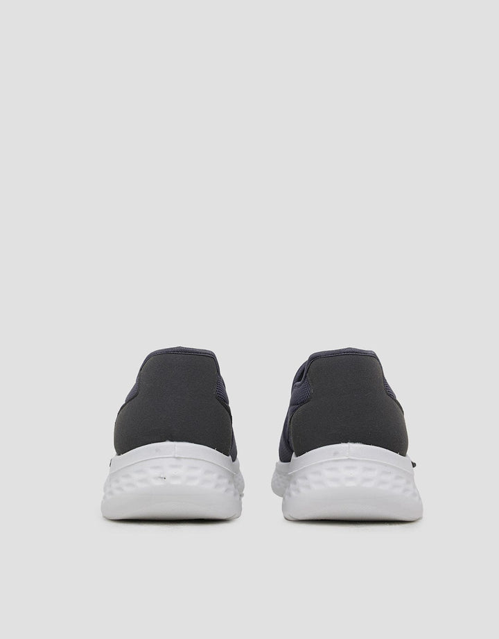 Yongki Komaladi Slip On Sneakers Pria