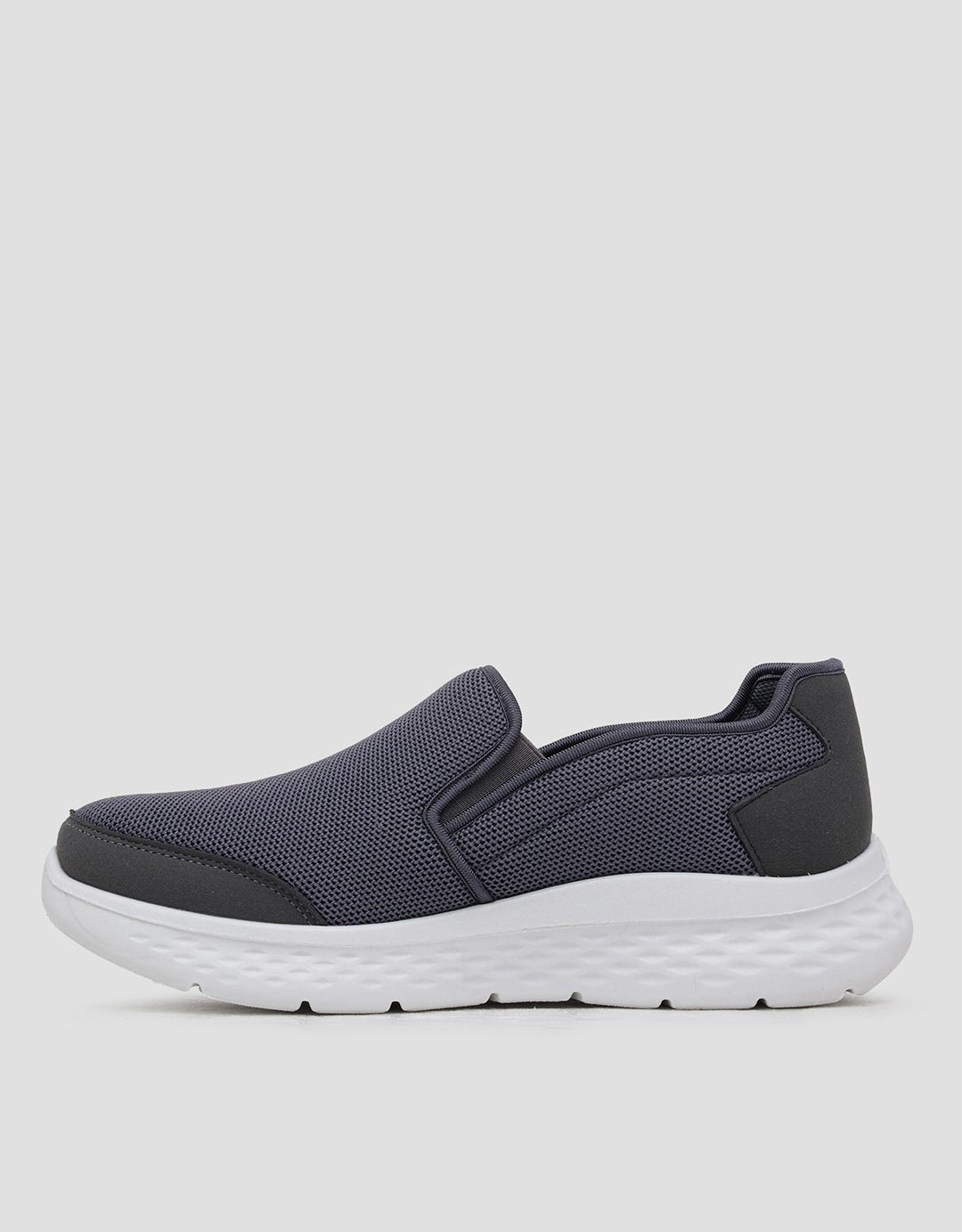 Yongki Komaladi Slip On Sneakers Pria