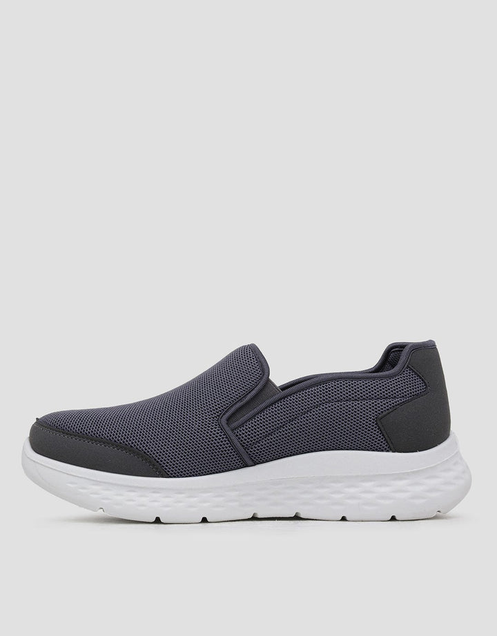 Yongki Komaladi Slip On Sneakers Pria