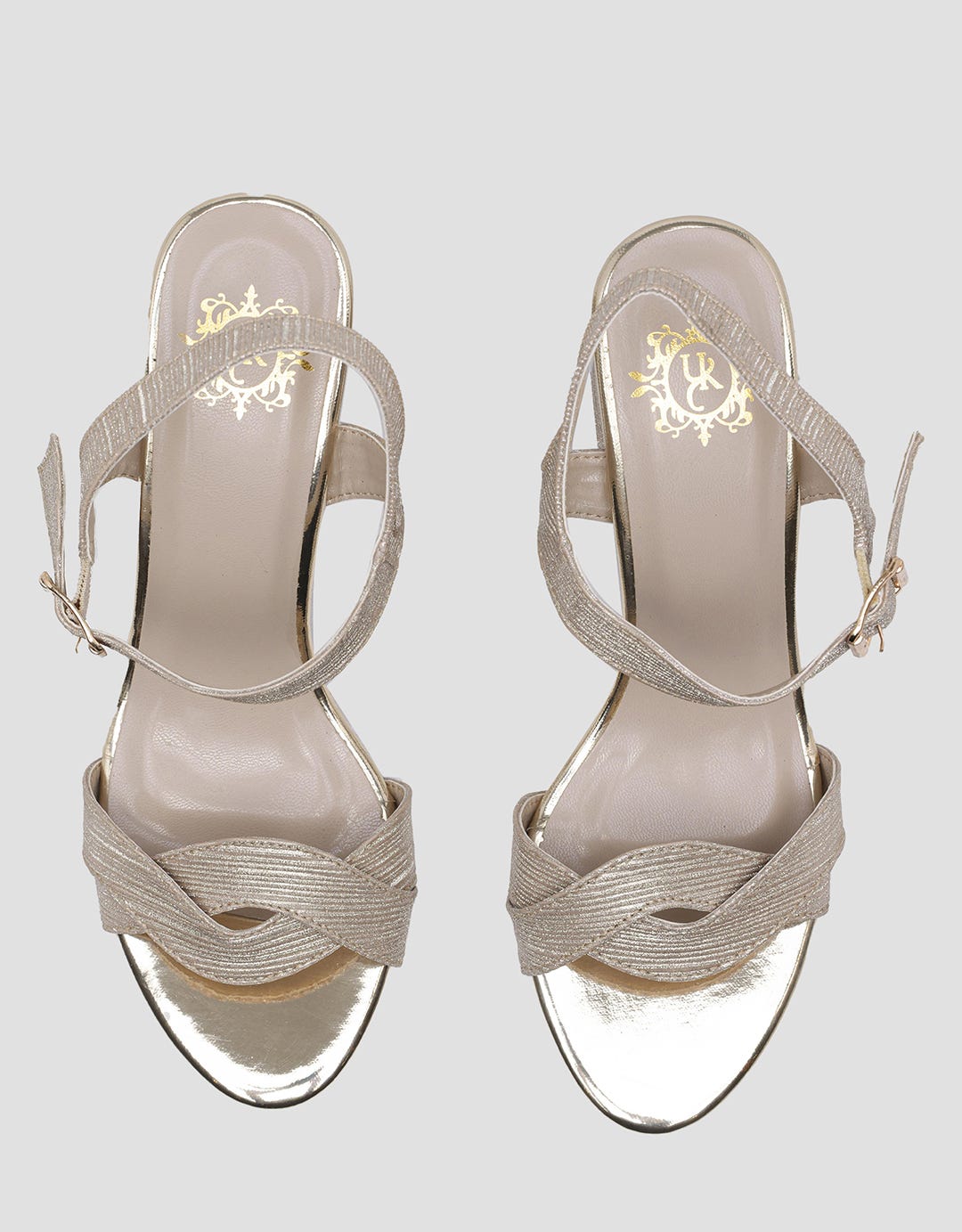 Yongki Komaladi Elegan Sandal Heels Wanita