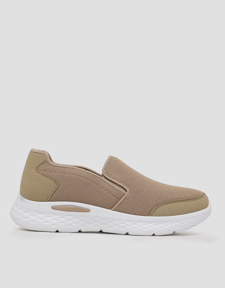 Yongki Komaladi Slip On Sneakers Pria