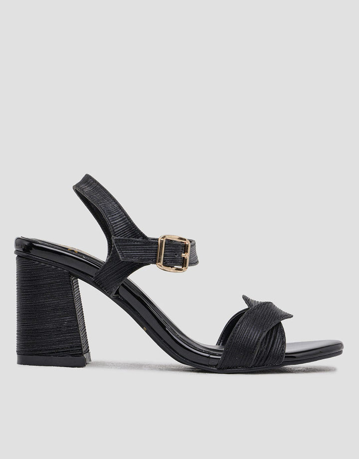 Yongki Komaladi Elegan Sandal Heels Wanita