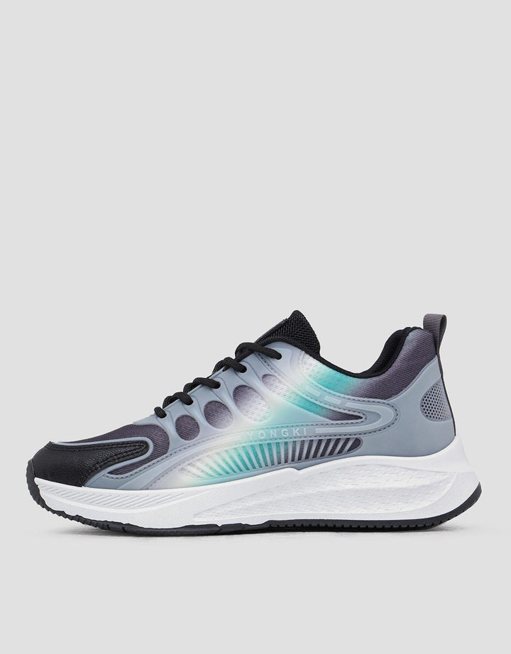 Yongki Komaladi Warna Gradasi Sepatu Sport Pria